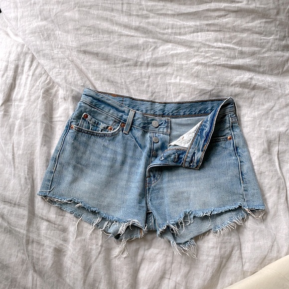 Levi 501 Shorts - Picture 1 of 4
